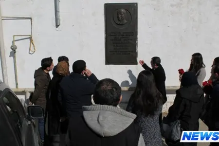 Rəsulzadənin barelyefini oğurlayan şəxs tutuldu - FOTO