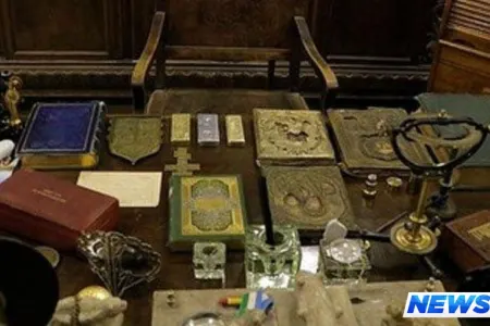 Stalinin itən xəzinəsi tapıldı: qızıl kitablar, 8 kiloqramlıq külçələr...