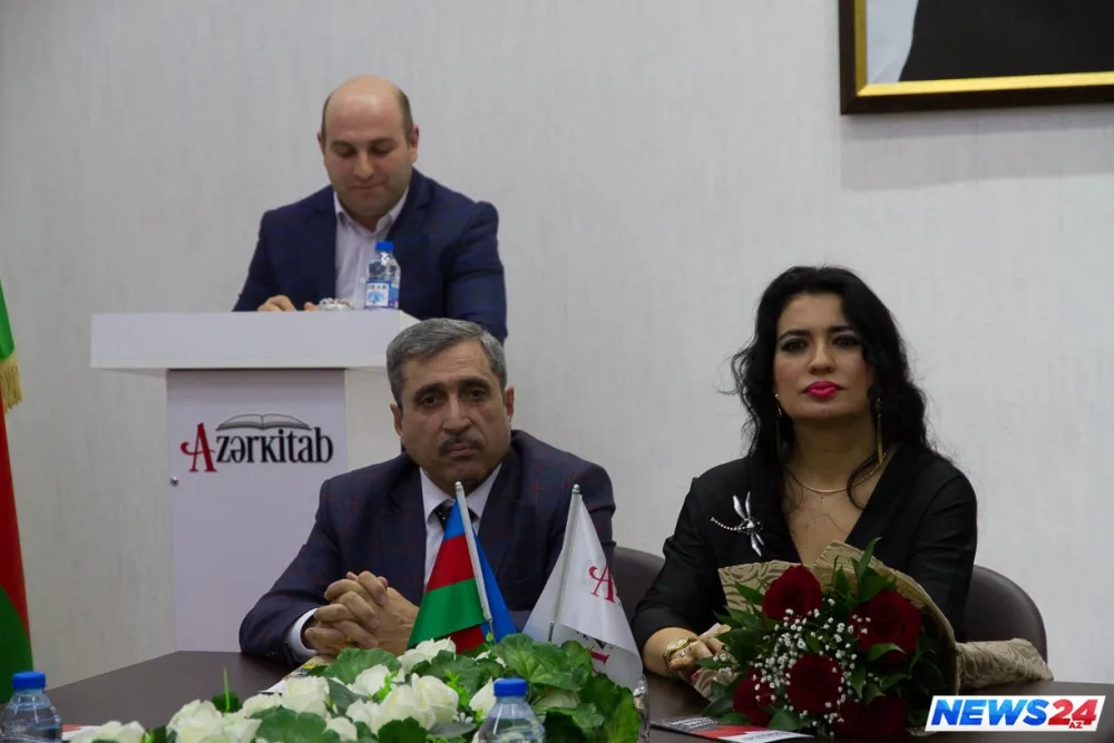 Azərbaycanlı yazıçının "Sevgi dərsi" və "Vicdanla sövdələşmə"si... - FOTO - VİDEO