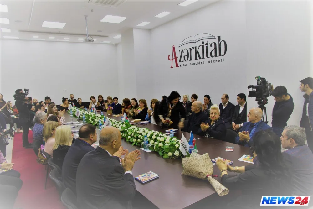 Azərbaycanlı yazıçının "Sevgi dərsi" və "Vicdanla sövdələşmə"si... - FOTO - VİDEO