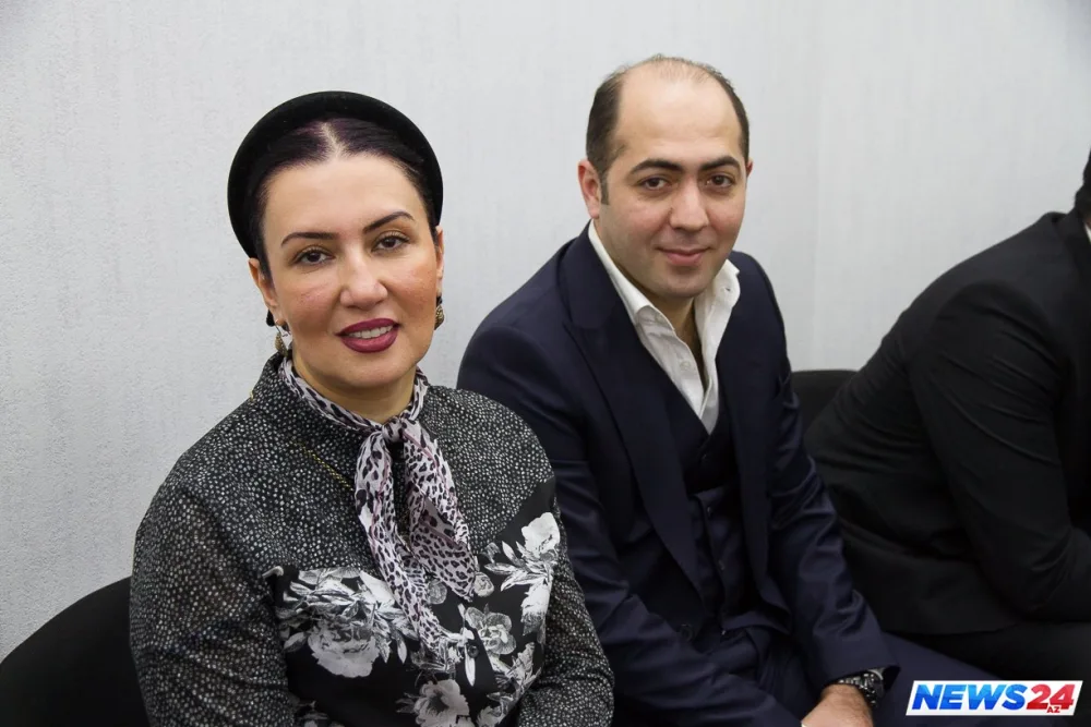 Azərbaycanlı yazıçının "Sevgi dərsi" və "Vicdanla sövdələşmə"si... - FOTO - VİDEO