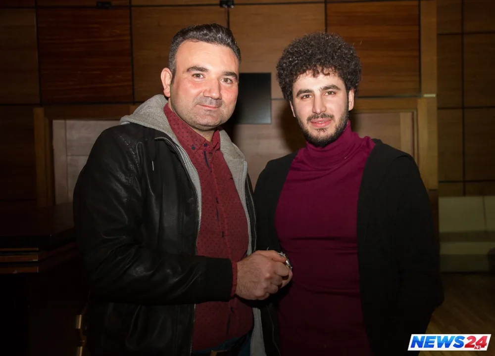 Fərda bu dəfə taksi sürücüsü oldu - FOTOLAR - VİDEO