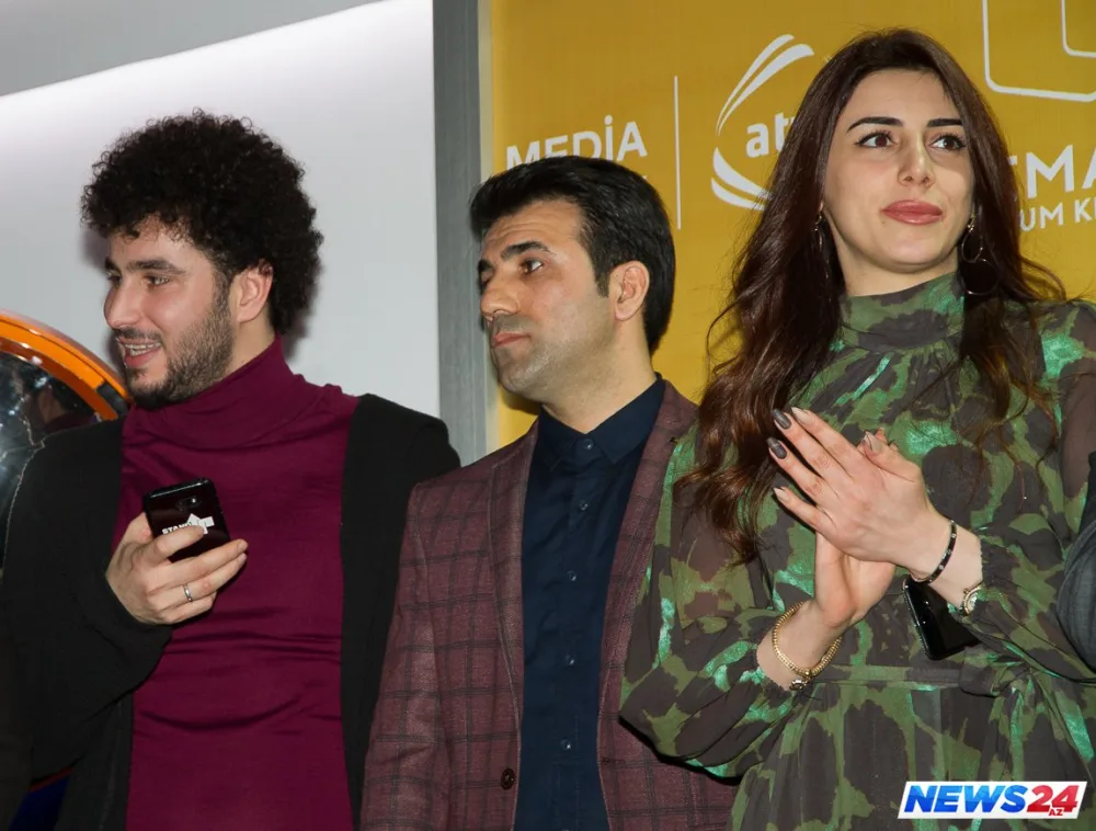 Fərda bu dəfə taksi sürücüsü oldu - FOTOLAR - VİDEO