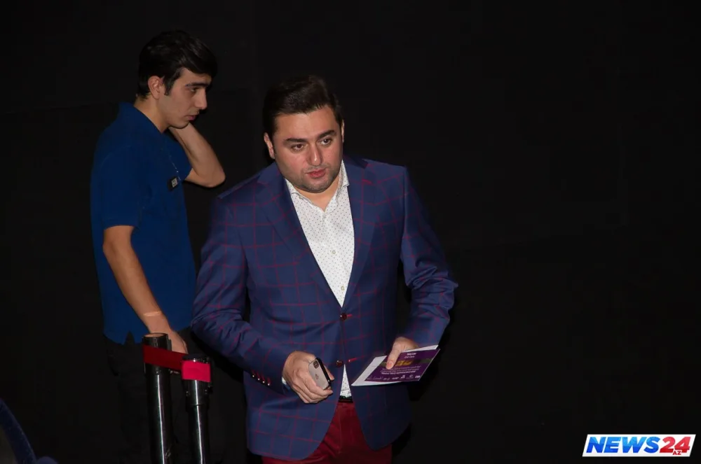 Fərda bu dəfə taksi sürücüsü oldu - FOTOLAR - VİDEO