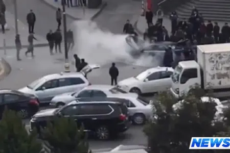 "Gənclik Mall"un qarşısında qorxulu anlar - VİDEO