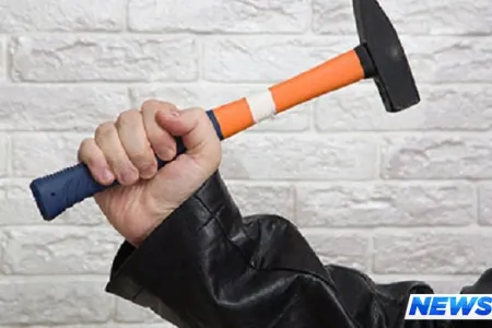 Bakıda yeznə qaynını məhkəmənin qarşısında çəkiclə öldürdü