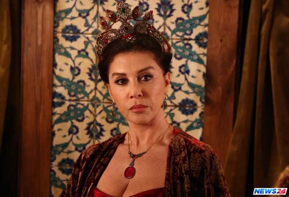 Məşhur aktrisa Cem Yılmazdan təklif gözləyir - FOTO