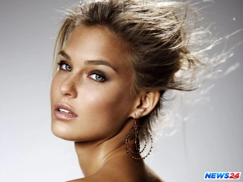 Tanınmış homoseksual “Eurovision-2019” müsabiqəsinin aparıcıları sırasındadır - FOTO