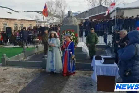 “Kobra”nın heykəli kimin sifarişidir?