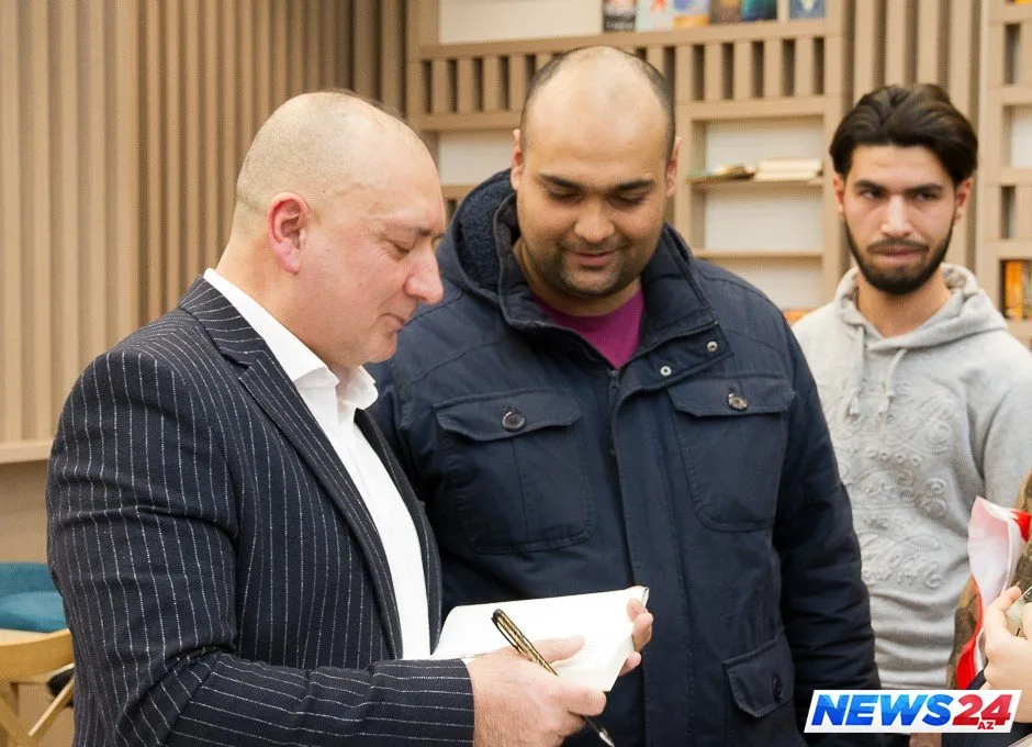 Yazıçı Varisin imza günü - "Uzaqdan gələn yağış" - FOTO - VİDEO