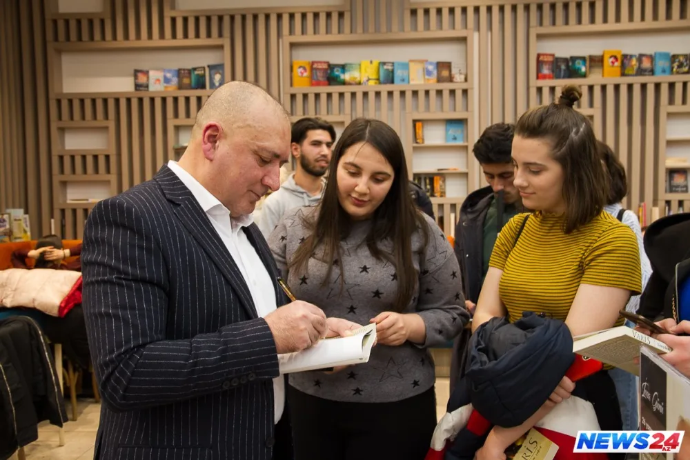Yazıçı Varisin imza günü - "Uzaqdan gələn yağış" - FOTO - VİDEO