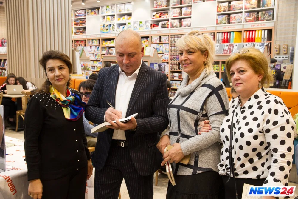 Yazıçı Varisin imza günü - "Uzaqdan gələn yağış" - FOTO - VİDEO