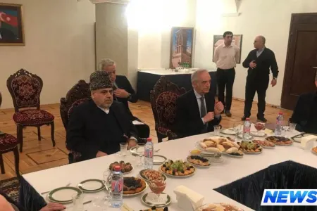 Allahşükür Paşazadə Rusiya azərbaycanlıları ilə görüşüb