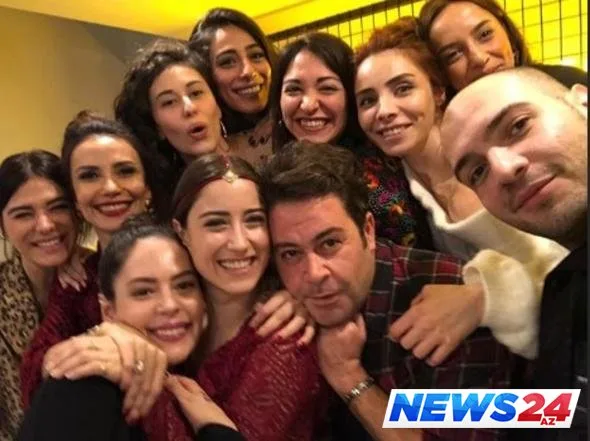 Türkiyəli məşhur aktrisanın xına gecəsindən - FOTOLAR