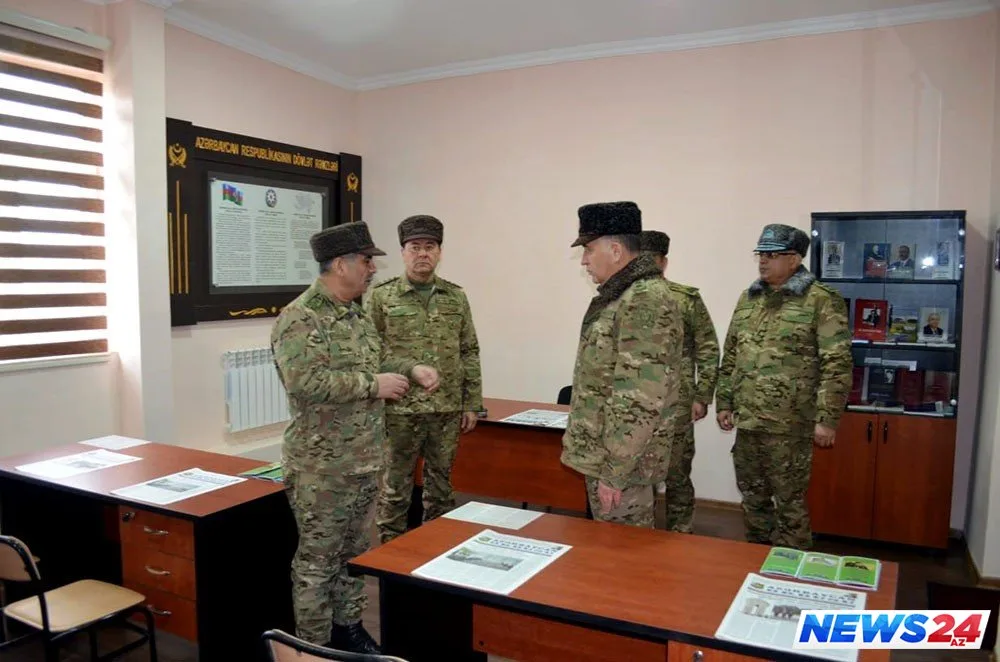 Zakir Həsənov cəbhə xəttində düşmənin mövqelərini izləyib - VİDEO