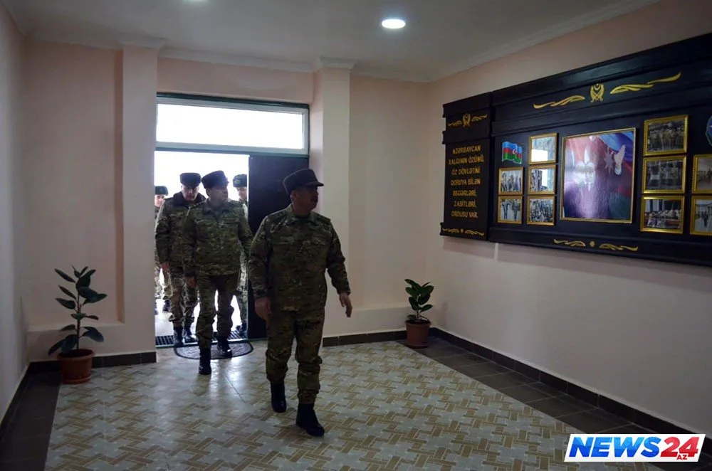 Zakir Həsənov cəbhə xəttində düşmənin mövqelərini izləyib - VİDEO