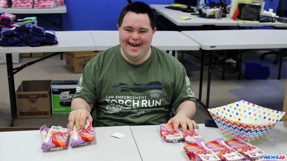 Daun sindromlu uğurlu kiçik biznesmen - FOTO