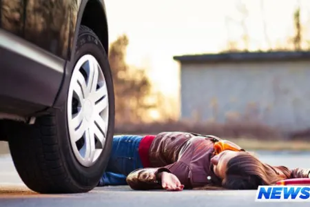 Göyçayda avtomobil piyadanı “havaya uçurdu” - VİDEO