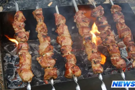 Qubada kababçı bişirdiyi kababı bəyənməyən müştərini öldürdü