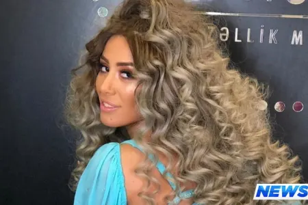 Yerli telekanalda biabırçılıq: İdmançı tanınmış rəqqasəni qucağına alıb... - VİDEO