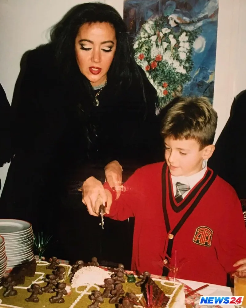 Dünyadan köçən anasını belə təbrik etdi - FOTO