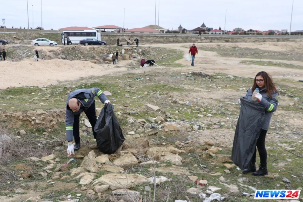 Sahil zolağı plastik tullantılardan təmizlənib - FOTO