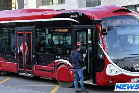 Siqaret çəkən avtobus sürücüsünün şəklini çəkənlər MÜKAFATLANDIRILACAQ - VİDEO