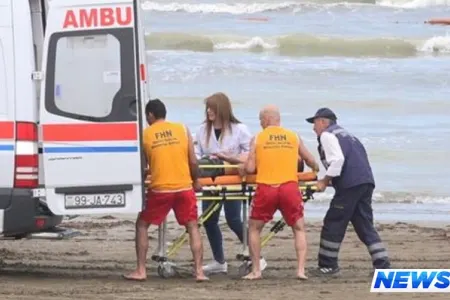 Səbaildə qadın özünü dənizə atıb