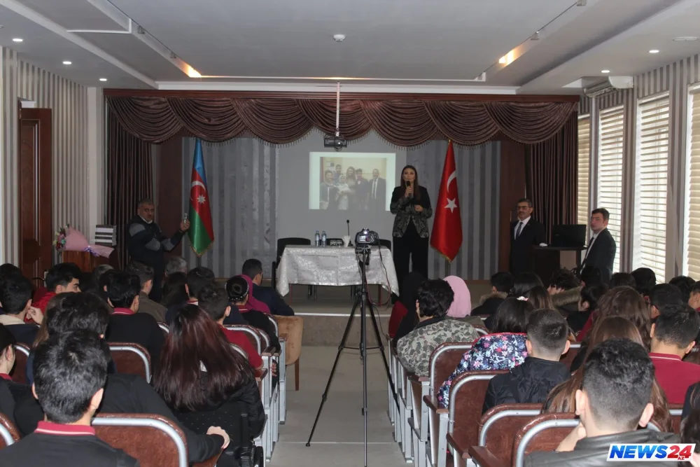 Qənirə Paşayeva Bakı Anadolu Türk Liseyində gənclərlə görüşüb