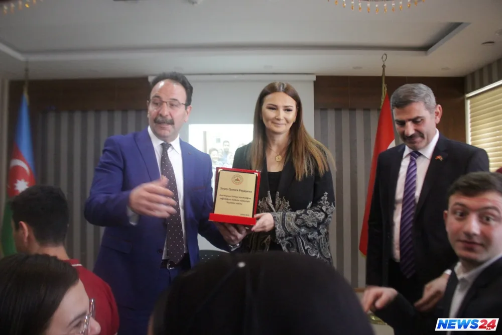 Qənirə Paşayeva Bakı Anadolu Türk Liseyində gənclərlə görüşüb