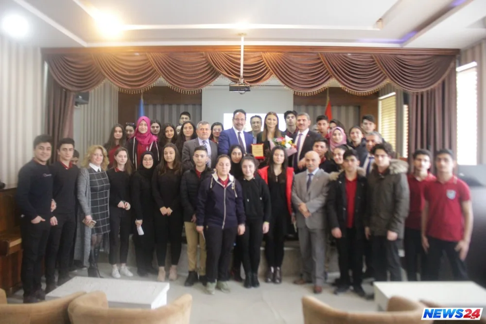 Qənirə Paşayeva Bakı Anadolu Türk Liseyində gənclərlə görüşüb