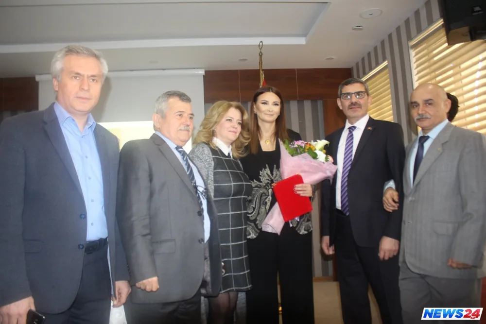 Qənirə Paşayeva Bakı Anadolu Türk Liseyində gənclərlə görüşüb