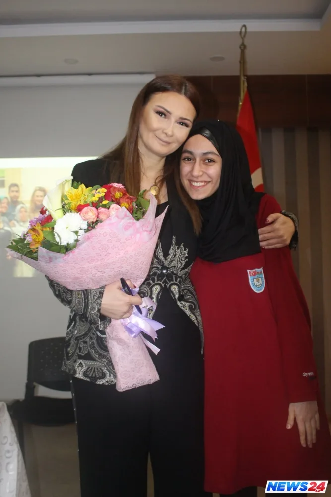 Qənirə Paşayeva Bakı Anadolu Türk Liseyində gənclərlə görüşüb