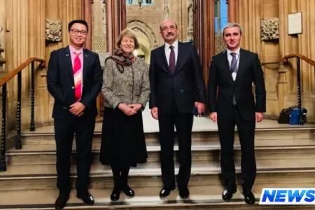 Əbülfəs Qarayev Böyük Britaniyanın Baş nazirinin ticarət elçisi ilə görüşüb - FOTO