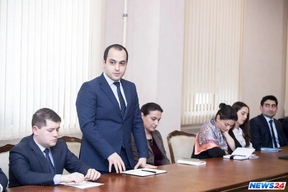 Kənd təsərrüfatı naziri xaricdə təhsil almış əməkdaşları ilə görüşüb