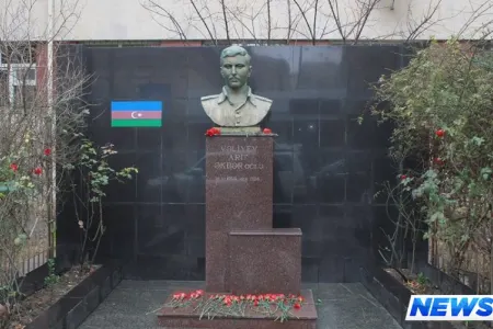 Millət vəkili Adil Əliyev: "Şəhidlərimizi dünyaya gətirən analarımızın qarşısında baş əyirəm" - FOTO