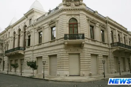 Muzeyə İmadəddin Nəsiminin “Divan”ı hədiyyə edilib