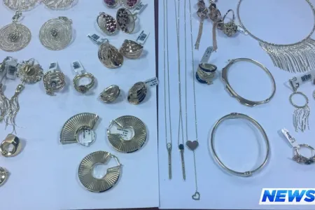 İstanbuldan Bakıya külli miqdarda qızıl gətirən qadınlar saxlanılıb - FOTO