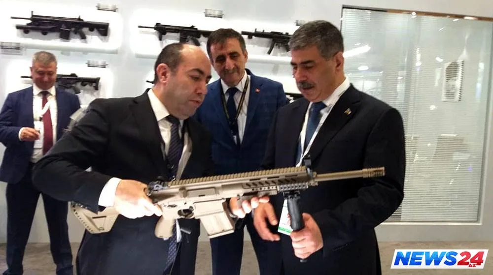 Azərbaycanın Müdafiə naziri Türkiyənin müdafiə sənayesi şirkətlərinin məhsulları ilə tanış olub - FOTO