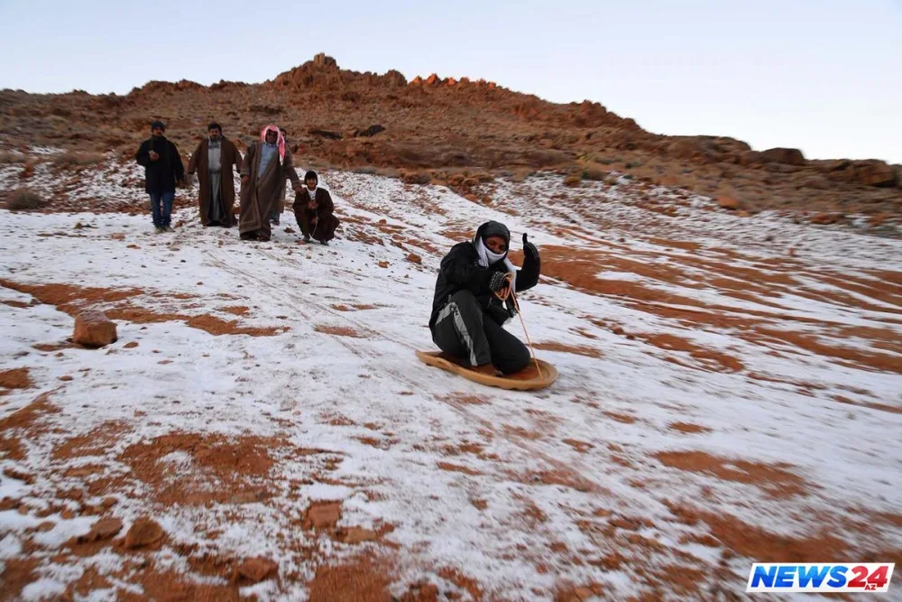 Səudiyyə Ərəbistanının şimalına qar yağıb - FOTO
