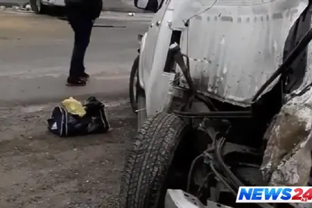 Maşın ikiyə bölündü, sürücü sağ qaldı - VİDEO