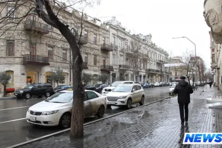 Müasir Bakının mərkəzindən ilk qarın GÖRÜNTÜLƏRİ - VİDEO