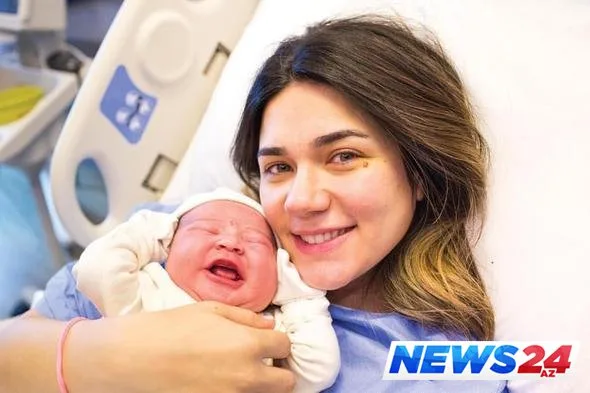 Məşhur müğənninin arvadının doğuş şəkilləri yayıldı - FOTO