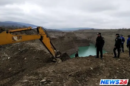 Qubada çaya aşan ekskavatorun sürücüsünün kimliyi bəlli olub - FOTO