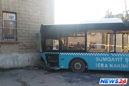 Sumqayıtda avtobus binaya çırpılıb, 20-dən çox yaralı var