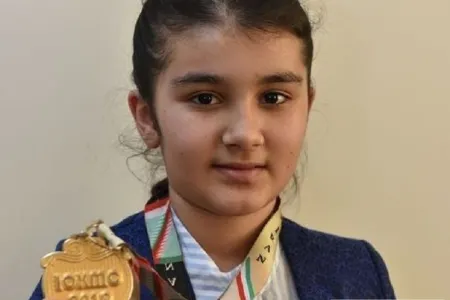 Bakı məktəblisi Tehranda bayrağımızı müdafiə etdi - FOTO - VİDEO