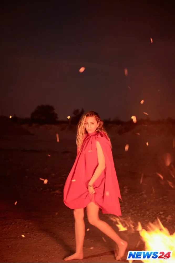 Məşhur müğənni homoseksualları təmsil etdiyini açıqladı