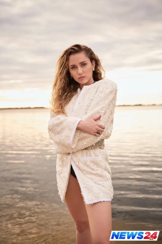 Məşhur müğənni homoseksualları təmsil etdiyini açıqladı