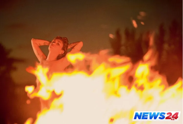 Məşhur müğənni homoseksualları təmsil etdiyini açıqladı