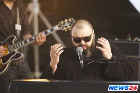 Maksim Fadeyev: “Səhnədə qulaqlarım tutulur” - VİDEO